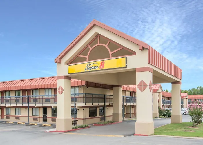 Super 8 By Wyndham Tulsa - Route 66
