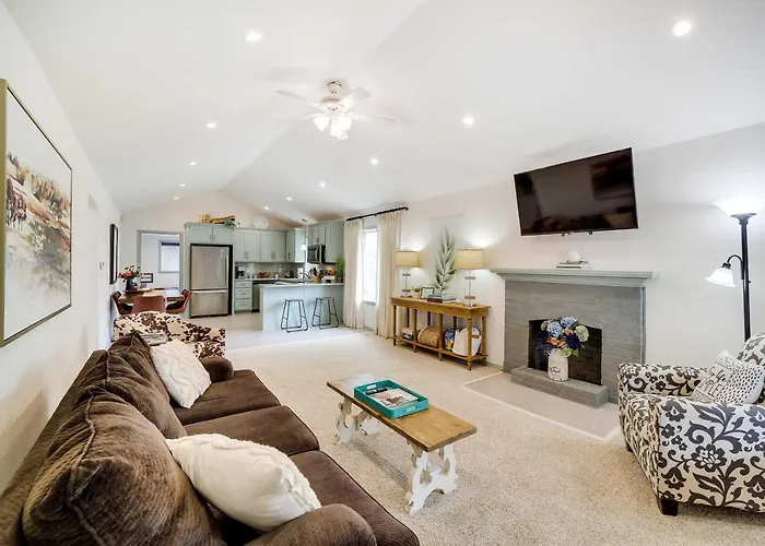 Tulsa Vacation Home ~ 3 Mi To Downtown