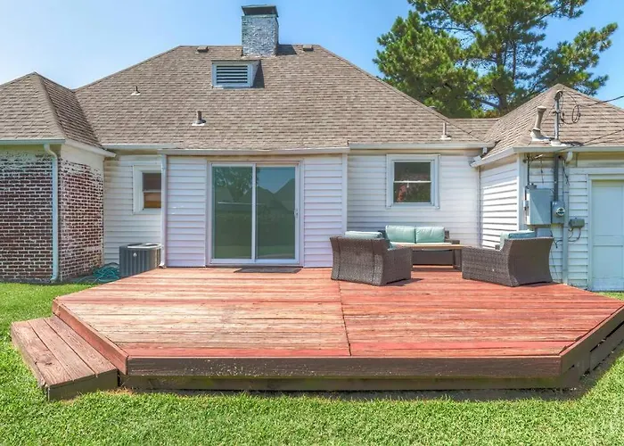 Tulsa Vintage Chic Cottage |King Bed •Expo•Tu•Dtwn