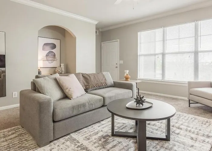 Landing Modern Apartment With Amazing Amenities