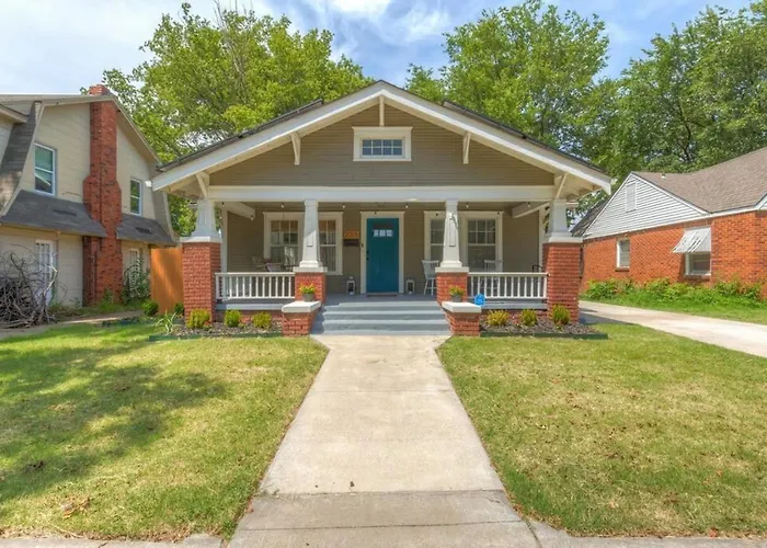 Midtown Masterpiece,Hot Tub, Spa Bath - Hvnlyhomes