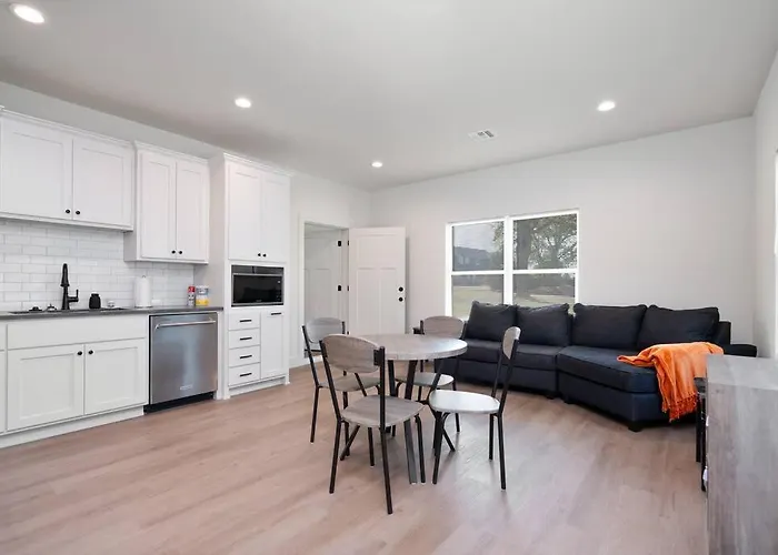 Unique Connected Two Side Home For Groups!