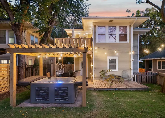 Hottub, Pool Table, Bball, Pets, Firepit, Sleeps 8