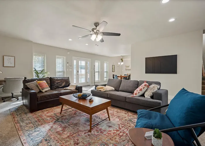 Turkey Mountain Bungalow By Tulsa Getaways