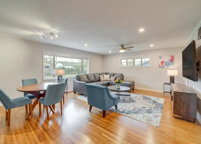 6 Mi To Dtwn: Dog-Friendly Home W/ Yard In Tulsa