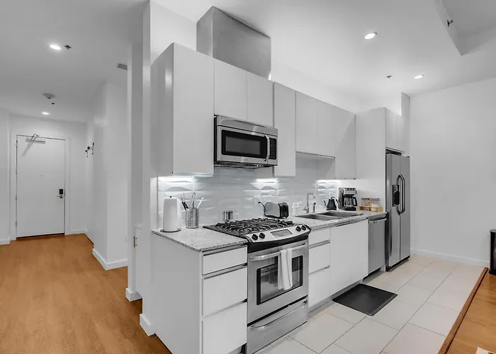 1Br Near Bok Center-Gym, Lounge, Balcony, Pets Ok