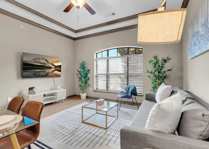 Cozy 1Br- Pool,Gym,Pkng,Near Bok Ctr&Arts Dstrct