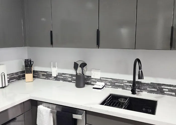 Peaceful Midtown Apartment With Gym And Parking