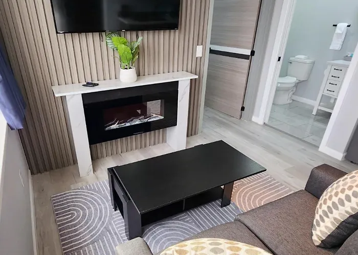 Quiet Modern Two Bedroom Apartment With Gym