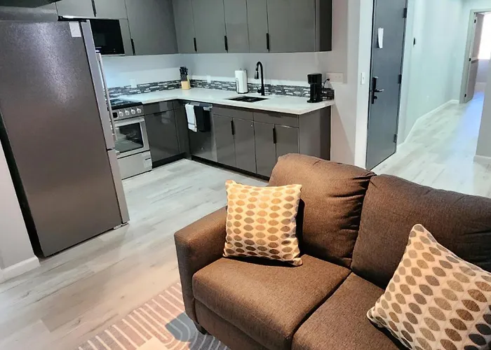 Peaceful Midtown Apartment With Gym And Parking