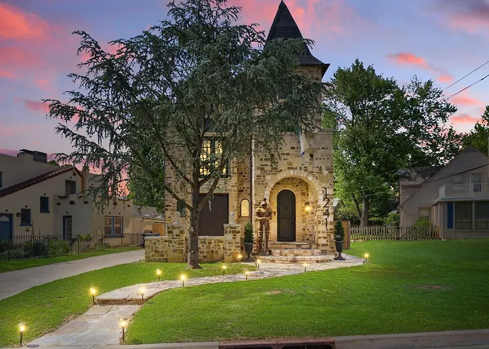 Castle Near Gathering Place Hot Tub, 3 Stories