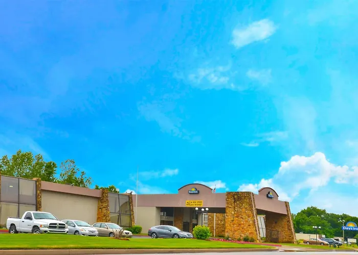 Days Inn By Wyndham Southern Hills/Oru