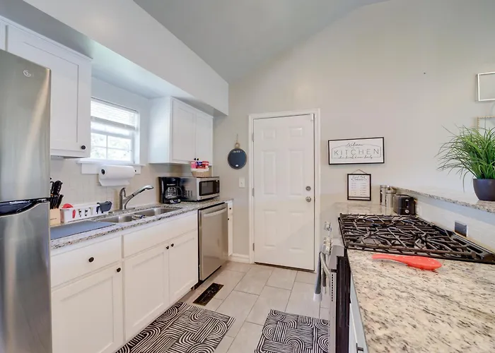 1 Mi To Tulsa Arts District: Home W/ Yard!