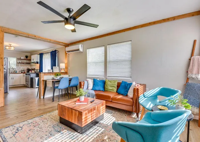 5 Mi To Dtwn Tulsa: Pet-Friendly Home!