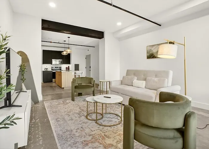 Chic Downtown Tulsa | Beacon 2Br Stay
