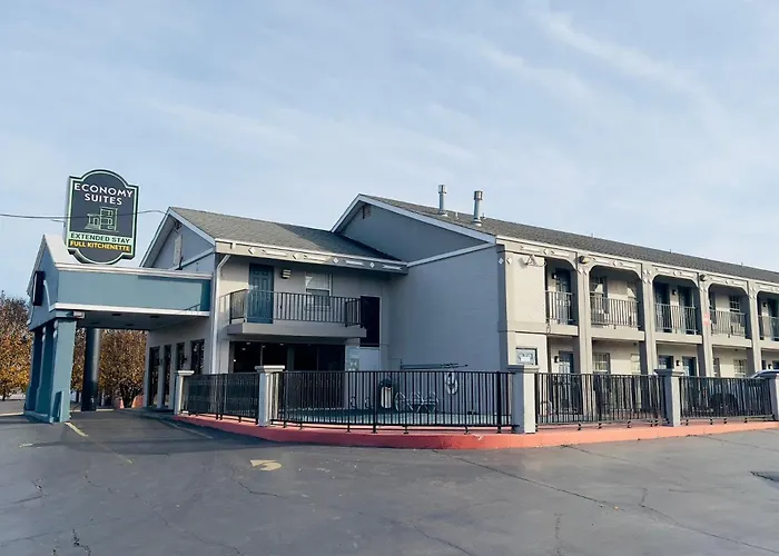 Super 8 by Wyndham Tulsa/Arpt/St Fairgrounds