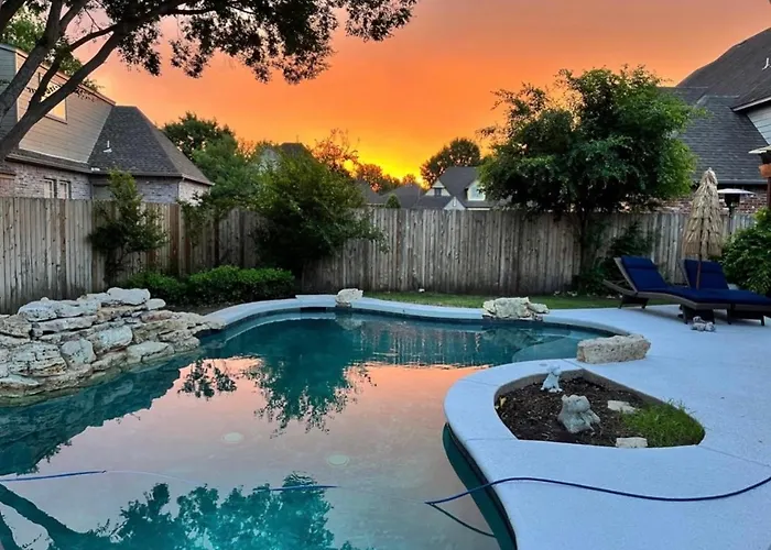 Spacious Family Home, Pool, Pool Table, Pets, 4Bed