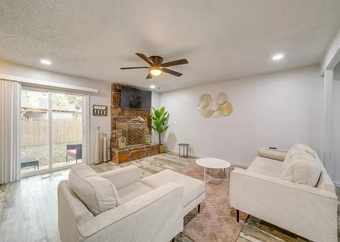 Pet-Friendly Retreat W/ Yard, 12 Mi To Dtwn Tulsa