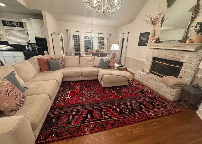 Spacious Family Home, Pool, Pool Table, Pets, 4Bed
