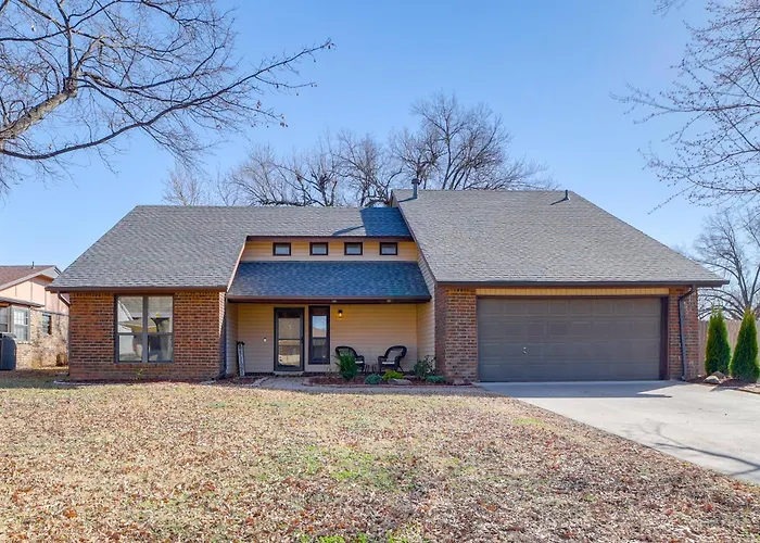 Groups Welcome, Central Location! Tulsa Gem + Yard