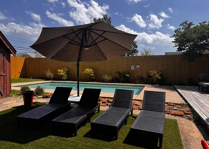 In-Ground Pool, Hot Tub, Fire Pit, Massage Room!
