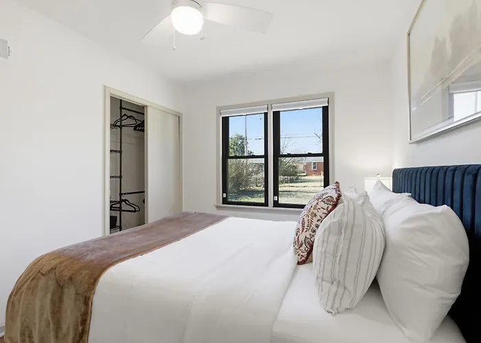 Tulsa Suite Spot-King Bed Near Expo, Tu, Dtwn