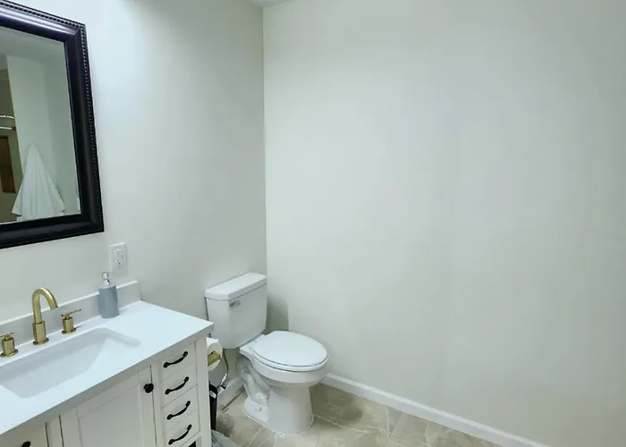 Luxury High-Rise With Panoramic City Views