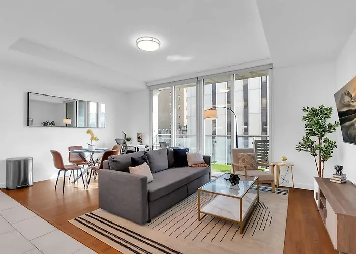 Stylish 1Br Near Bokcntr-Gym,Lounge,Balcony,Pet Ok