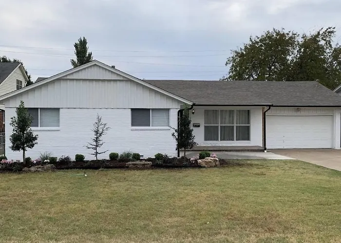 Pet Friendly 4Br Tulsa Home With Pool Table Near Expo Square And Route 66