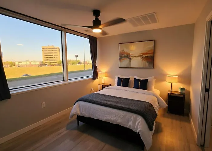 Peaceful One Bedroom Apartment With Gym And Parking