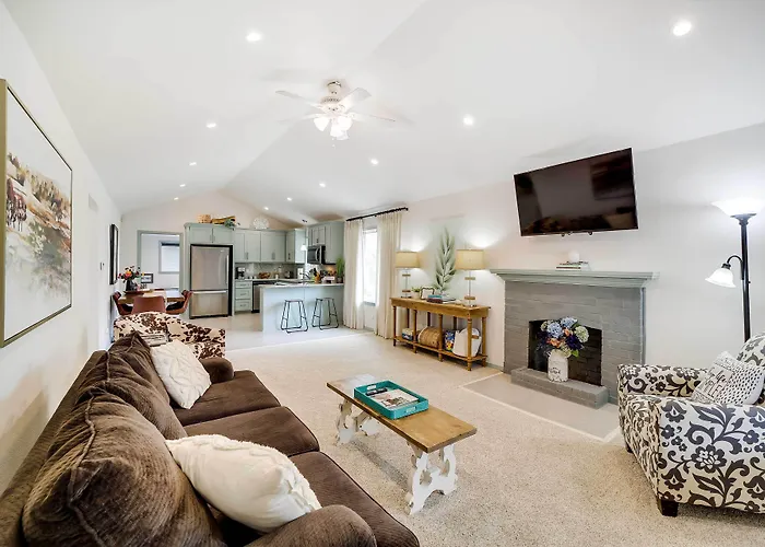 Tulsa Vacation Home ~ 3 Mi To Downtown