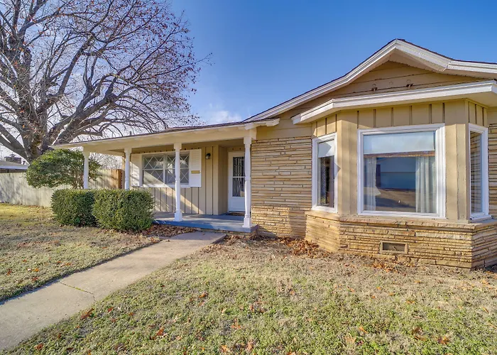 Tulsa Home W/ Yard: 5 Mi To Downtown!