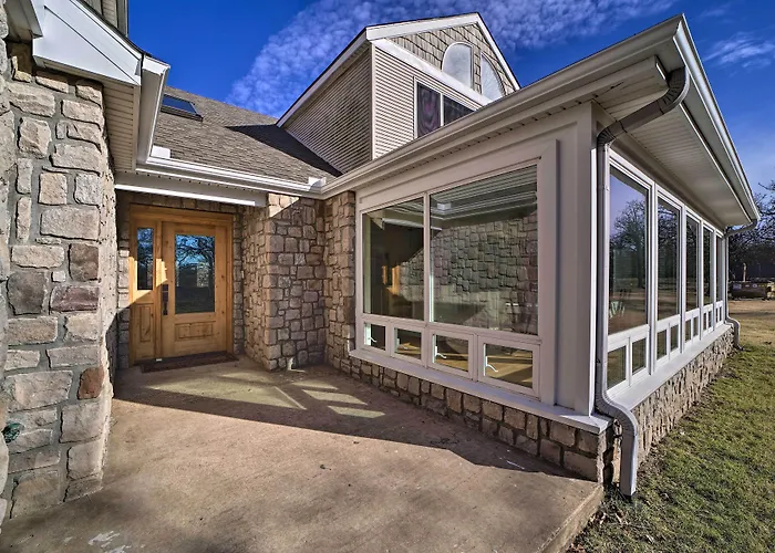 Grand Tulsa Getaway With Private Pond, Dock & Deck