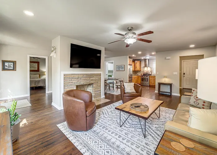Private Workout Studio & Fenced Yard! Tulsa Escape