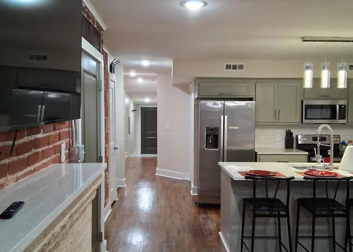 Kid Friendly 2Br Upstairs Apartment Near Downtown