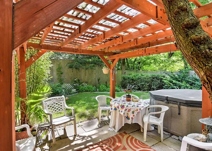 Private Home W/ Hot Tub & Patio Near Dtwn Tulsa